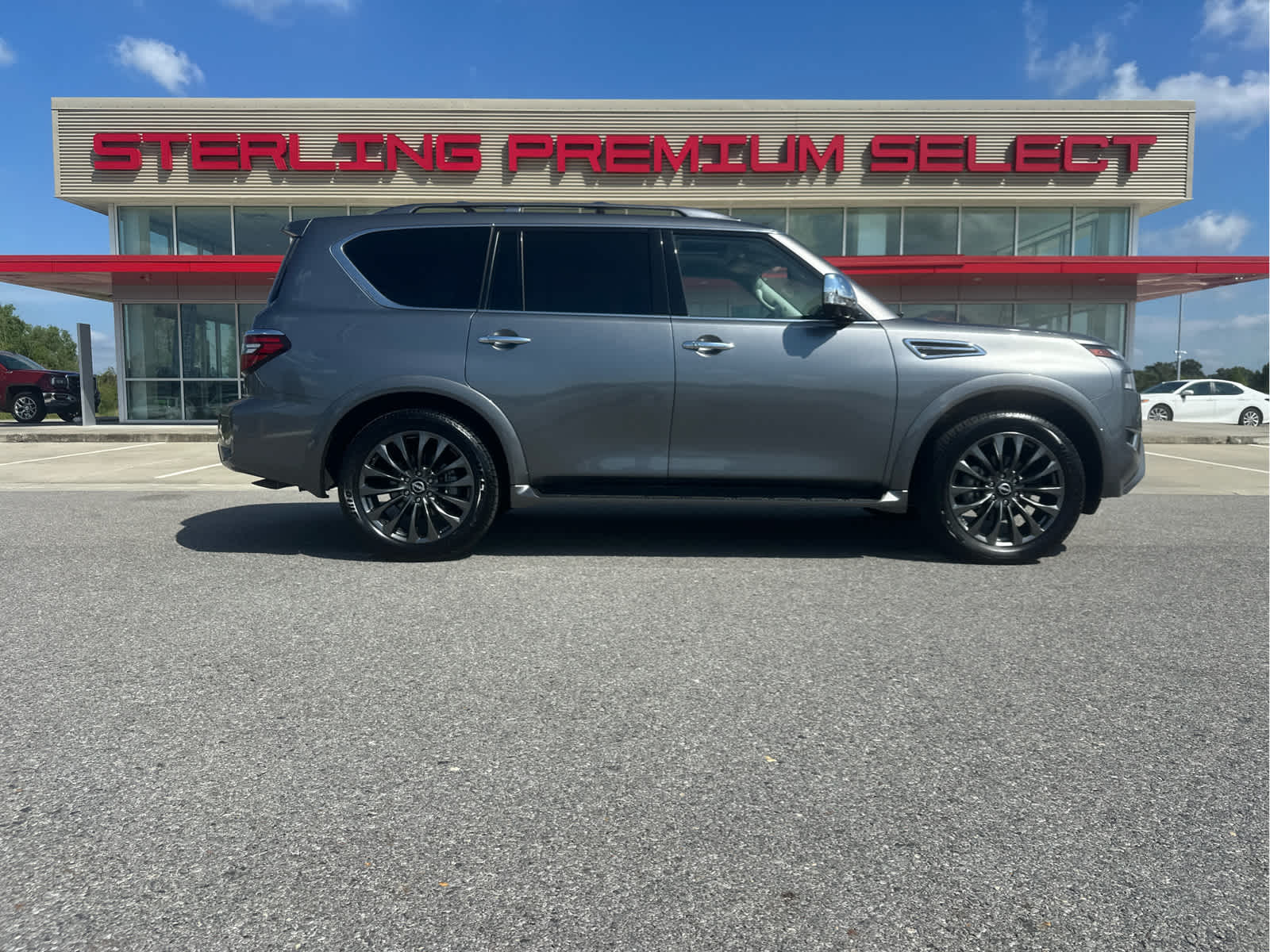 2024 Nissan Armada Platinum's photo