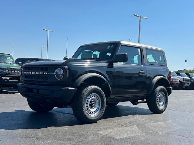 2025 Ford Bronco Base photo 2