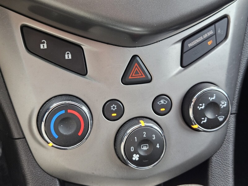 2013 Chevrolet Sonic LT photo 18