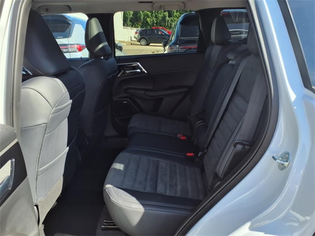 2025 Mitsubishi Outlander S-AWC photo 4