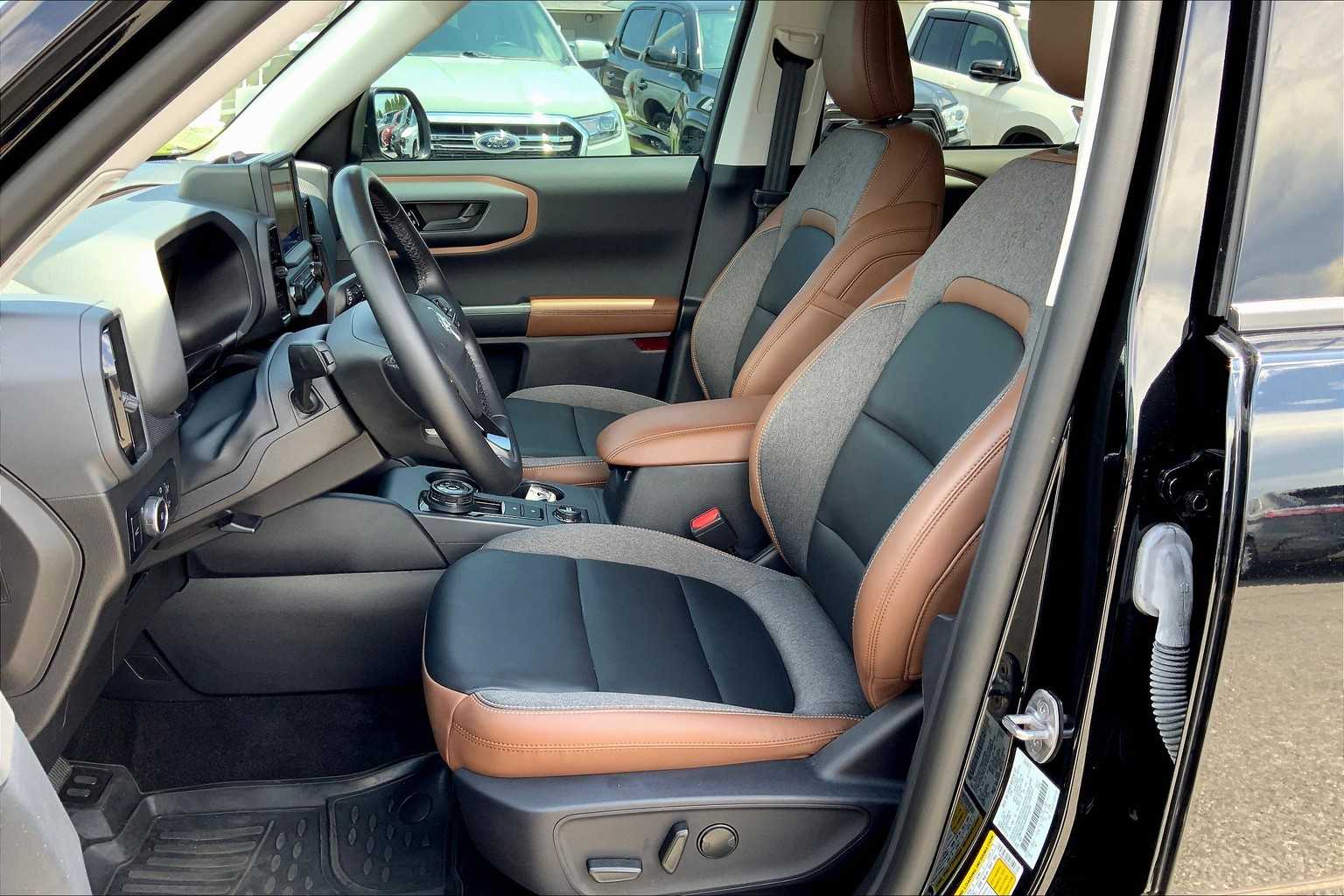 2024 Ford Bronco Sport Outer Banks photo 6