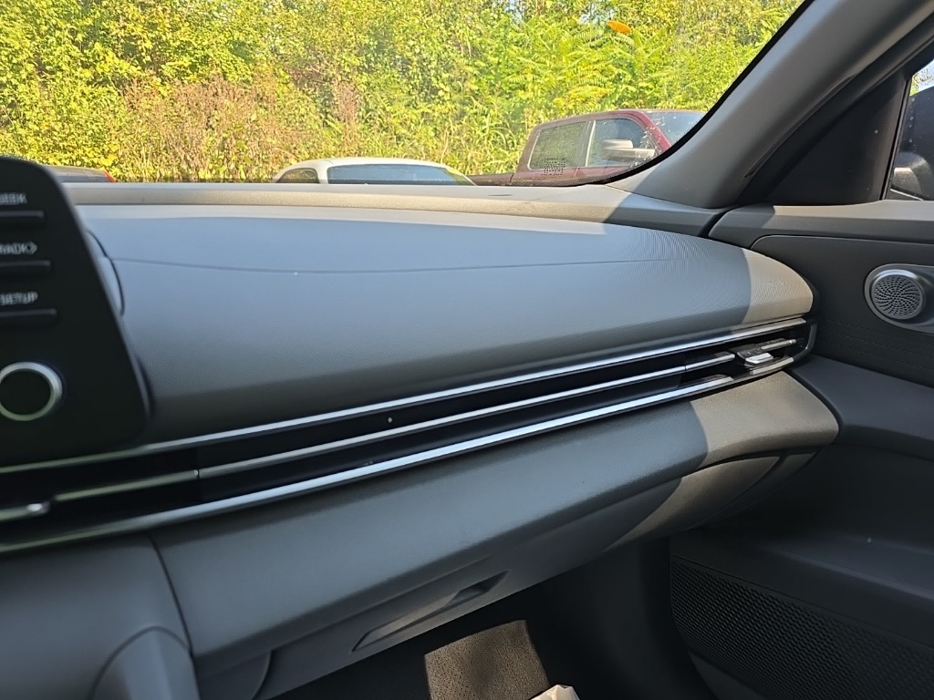 2021 Hyundai Elantra SE photo 16