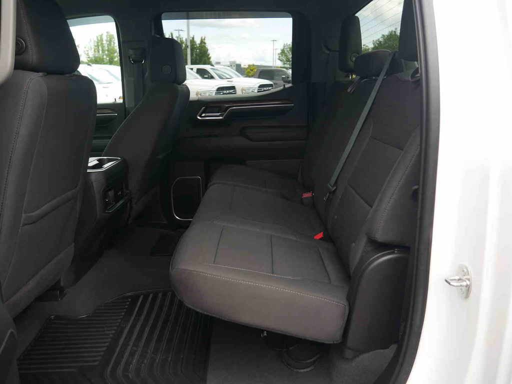 2023 Chevrolet Silverado 1500 RST photo 13