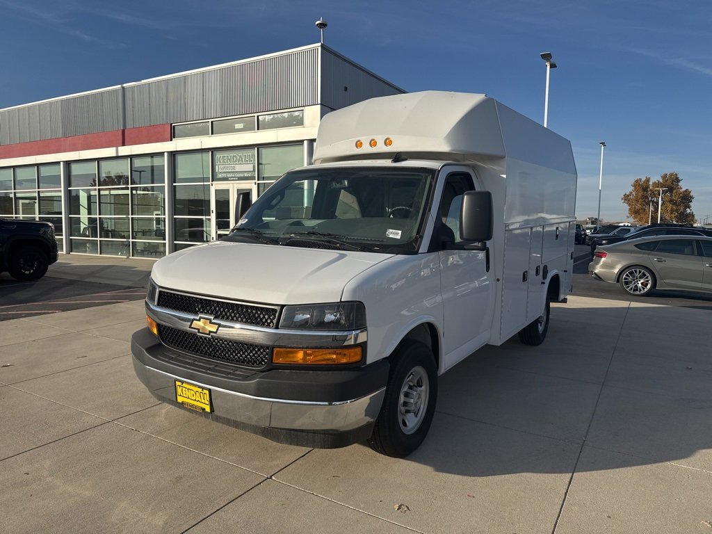 2024 Chevrolet Express Cutaway Base's photo