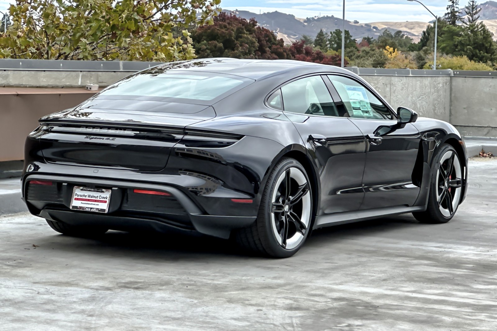 2025 Porsche Taycan 4S photo 9