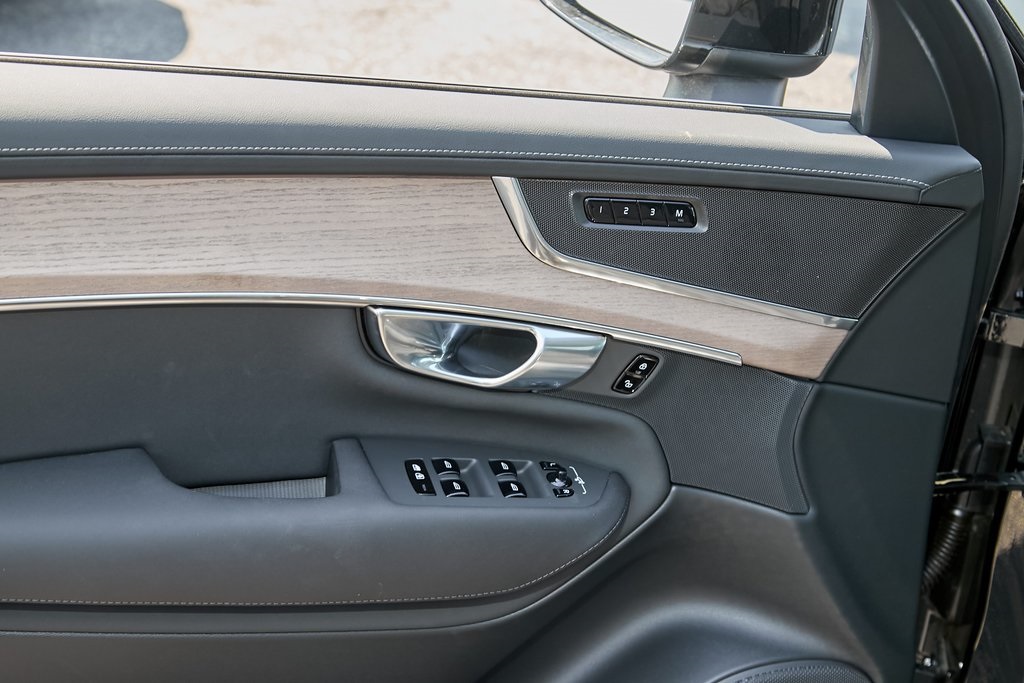 2025 VOLVO XC90 - Image 8