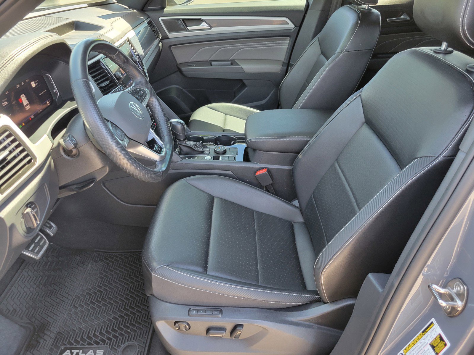 2022 Volkswagen Atlas Cross Sport SEL R-Line photo 14