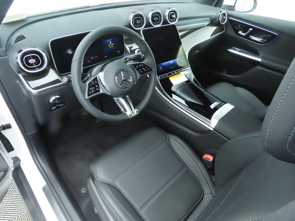 2025 Mercedes Benz GLC 300 photo 10