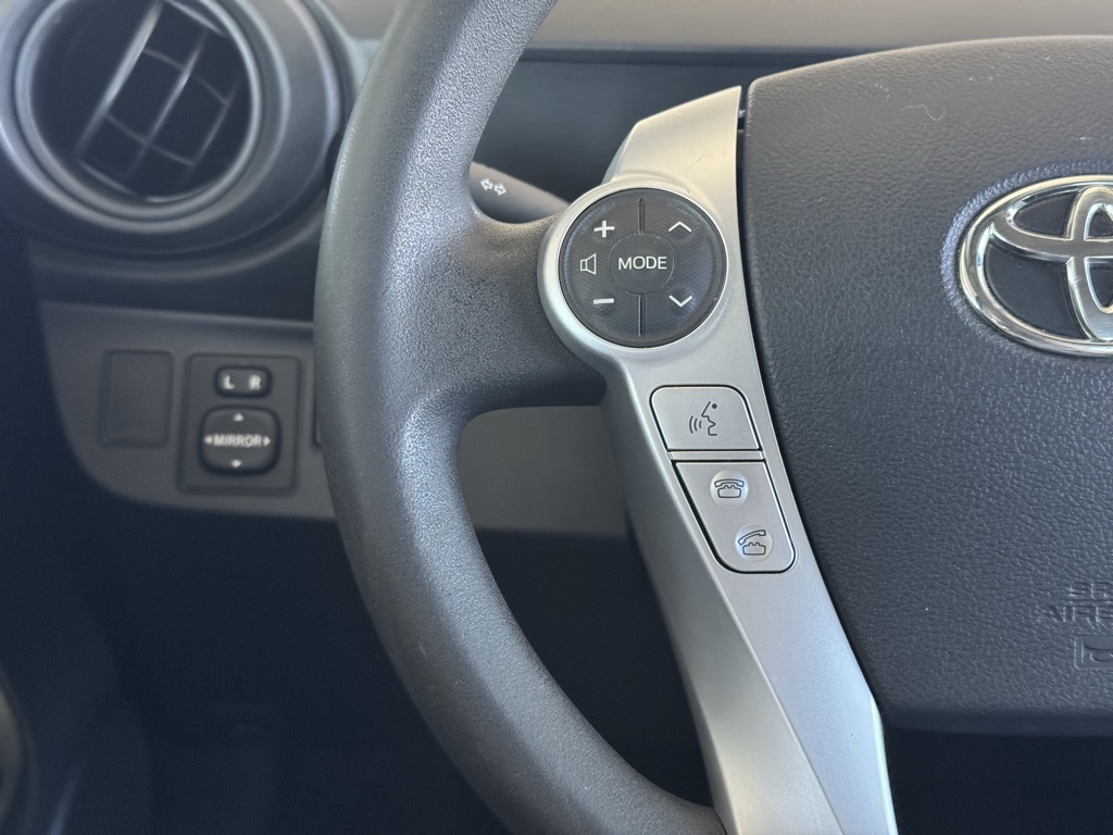 2015 Toyota Prius C One photo 20