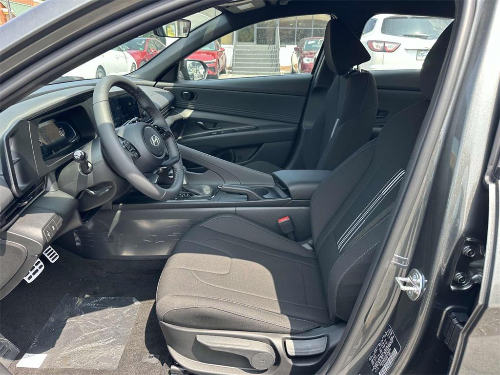 2025 Hyundai Elantra SEL Sport photo 12