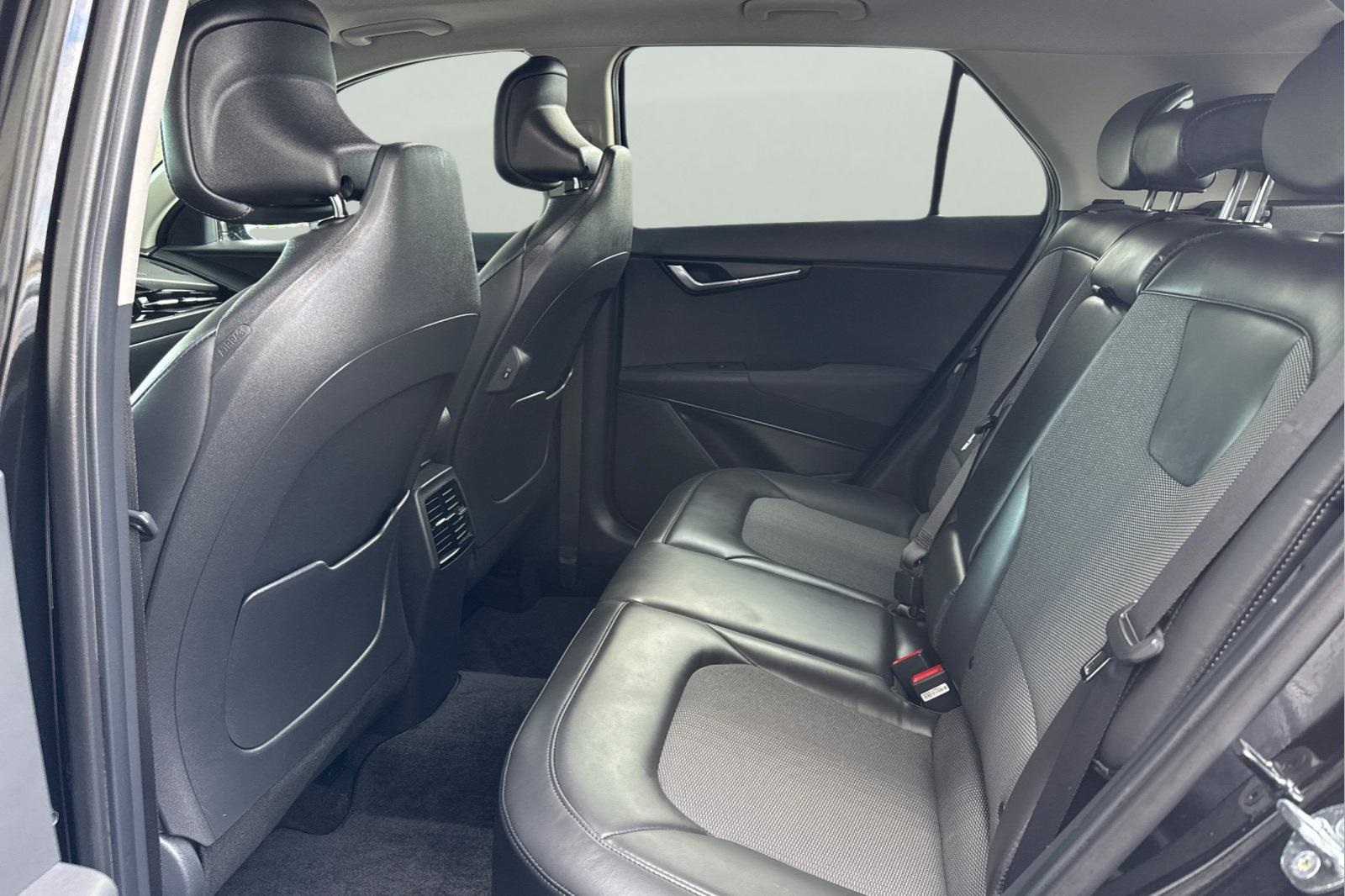 2023 Kia Niro EX photo 4