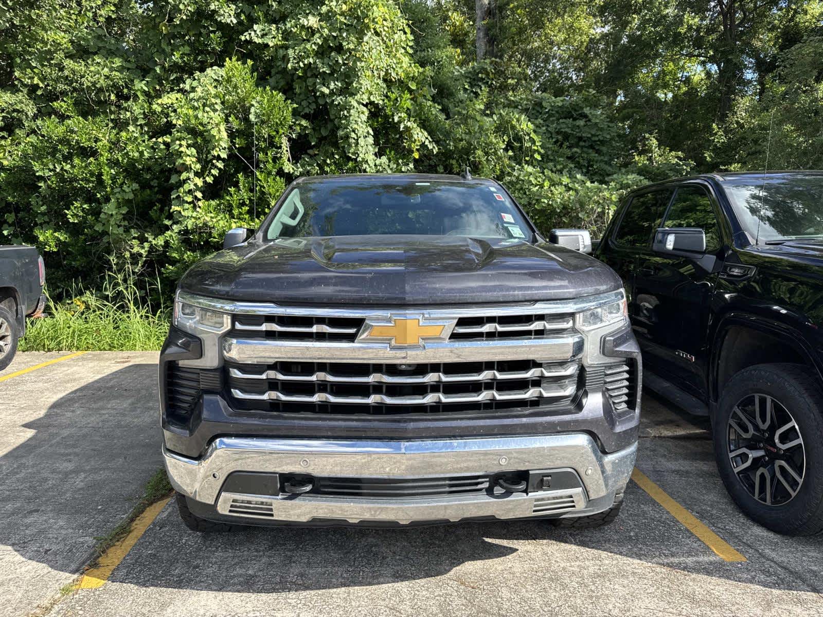 2022 Chevrolet Silverado 1500 LTZ photo 2