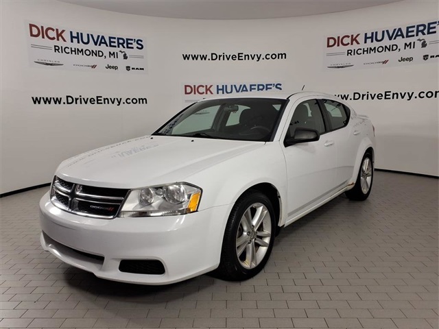 2012 Dodge Avenger SE's photo