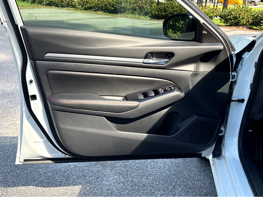 2024 Nissan Altima 2.5 SR photo 23