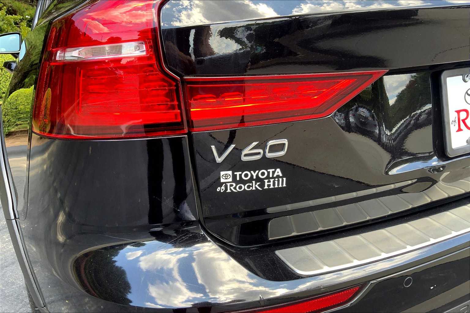 2020 Volvo V60 Cross Country photo 25