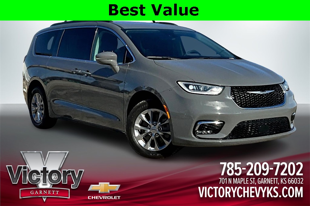 Used 2022 Chrysler Pacifica Touring L with VIN 2C4RC3BG3NR209496 for sale in Kansas City