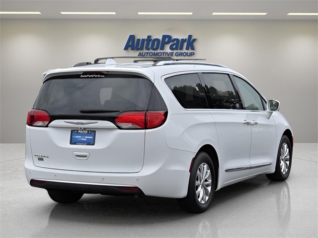 2018 Chrysler Pacifica Touring L photo 7