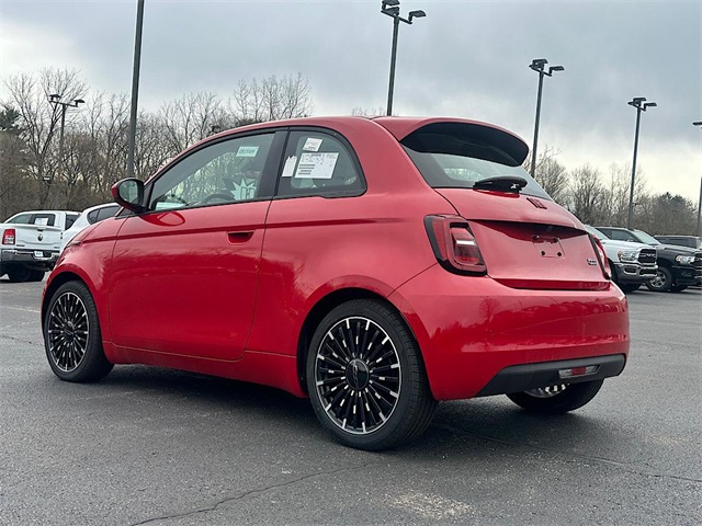 2024 Fiat 500e Red photo 5