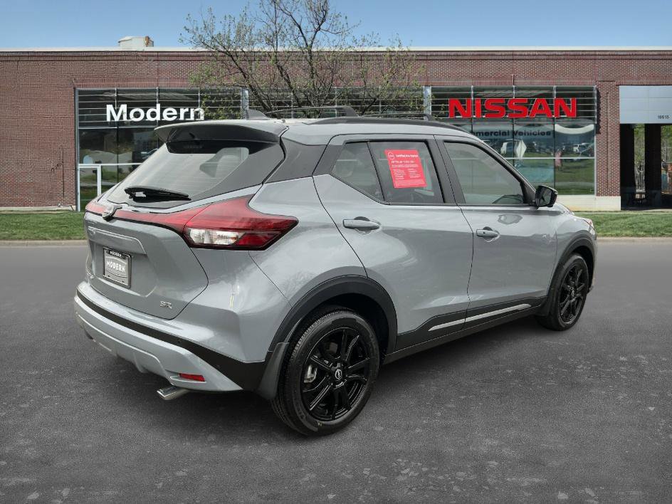 2024 Nissan Kicks SR photo 2