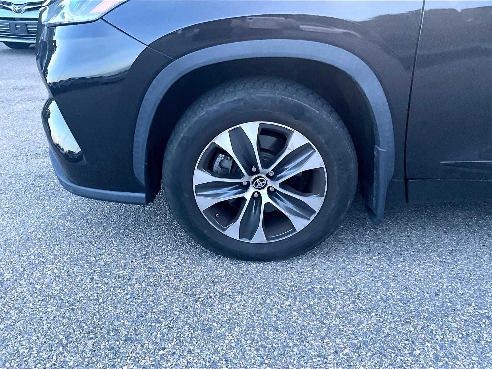 2021 Toyota Highlander XLE photo 4