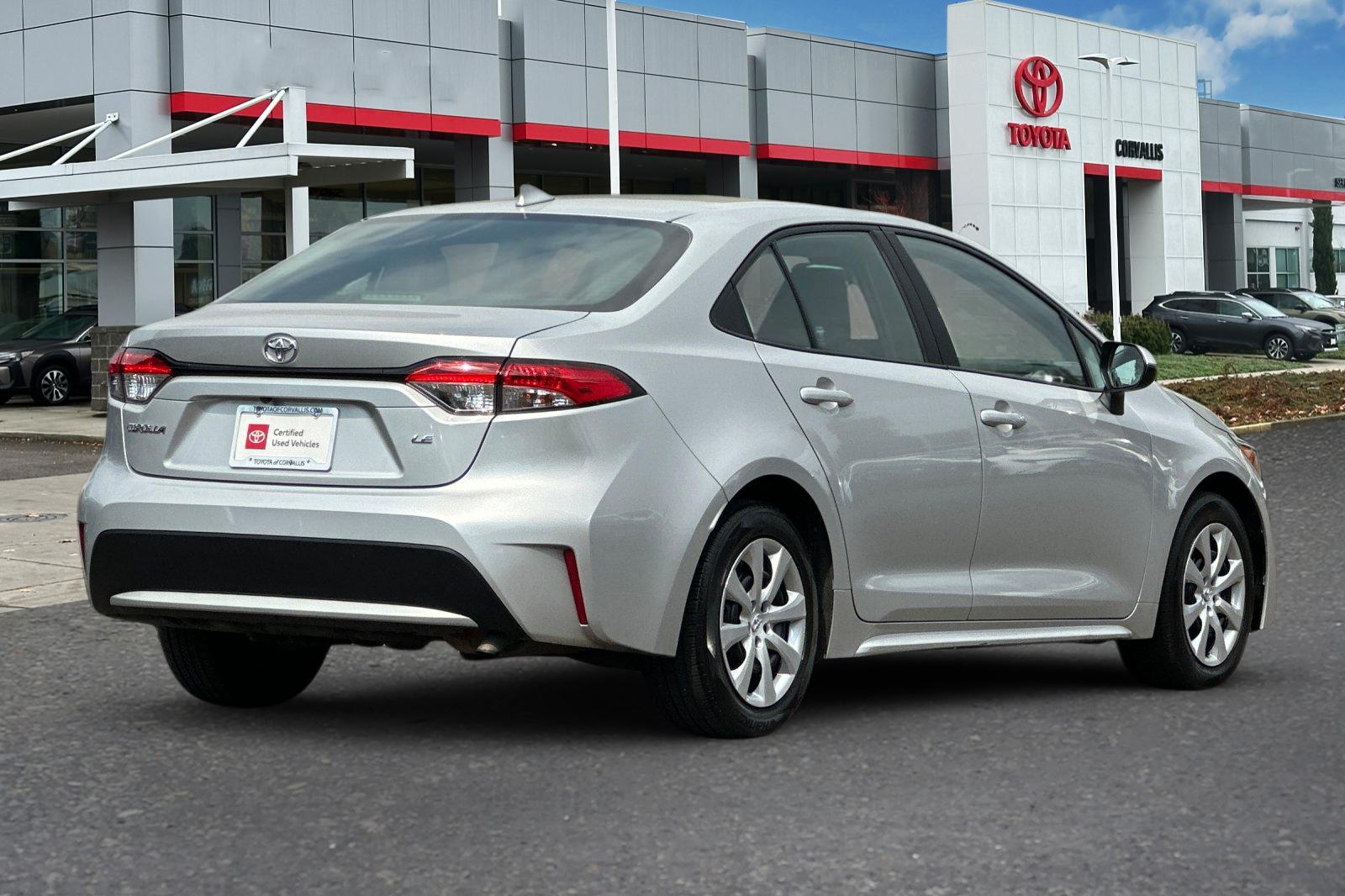 2021 Toyota Corolla LE photo 3