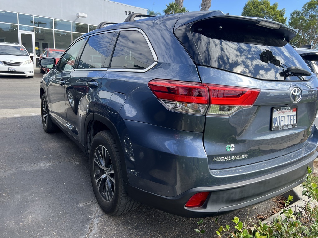 2019 Toyota Highlander LE photo 3