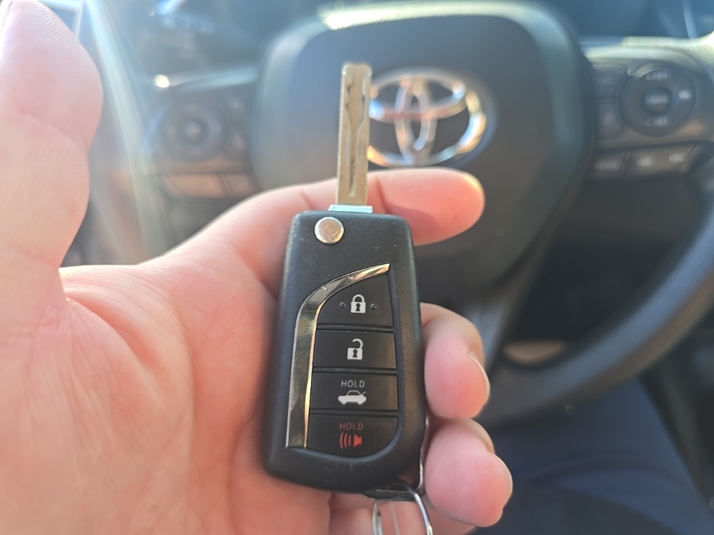2022 Toyota Corolla LE photo 16