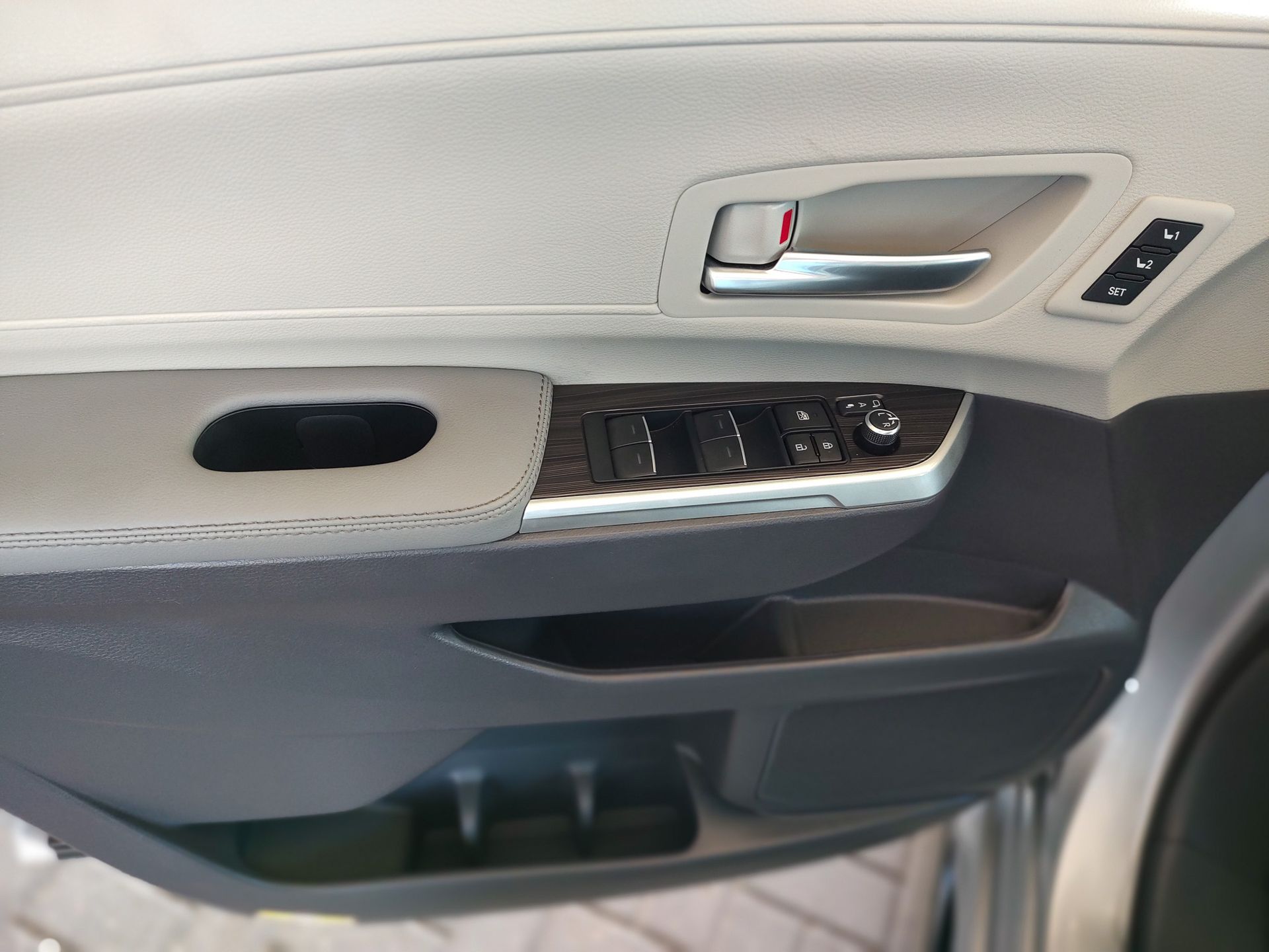 2024 Toyota Sienna Limited photo 22