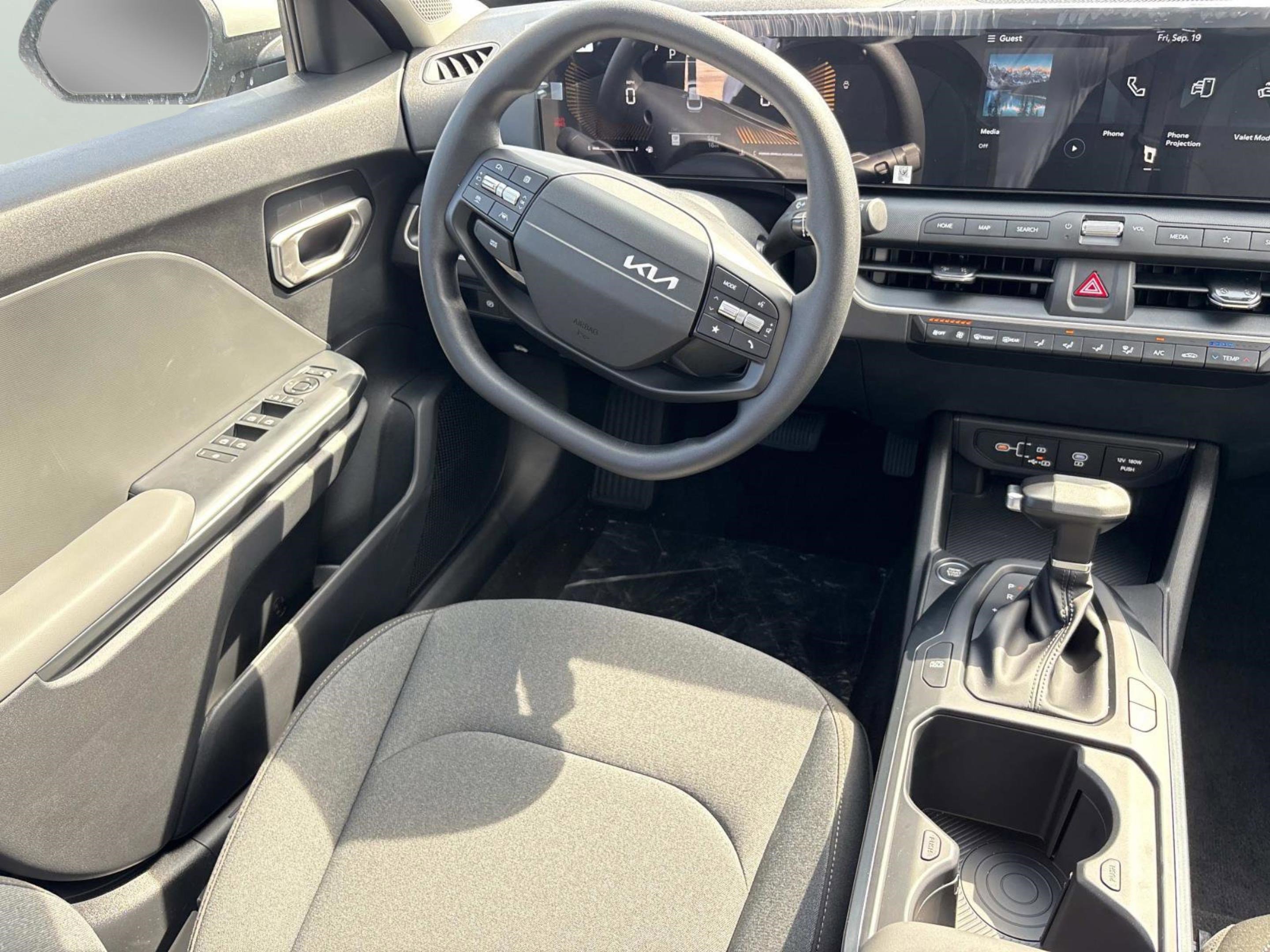 2025 Kia K4 LXS photo 11