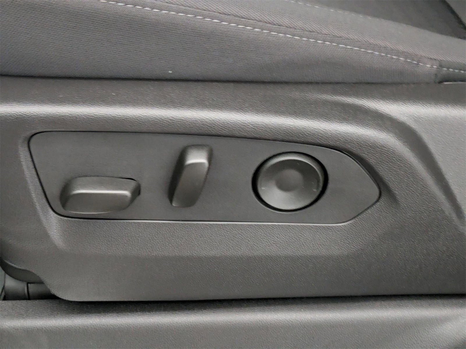 2025 Chevrolet Silverado 1500 LT photo 17