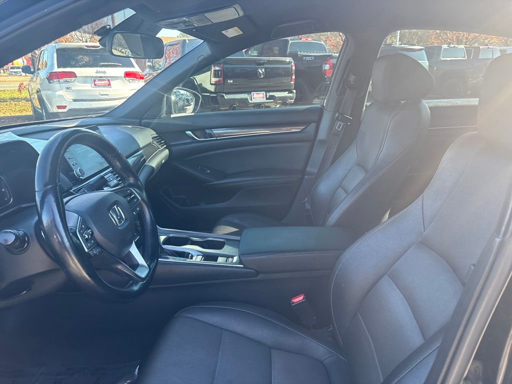 2019 Honda Accord Sport photo 2