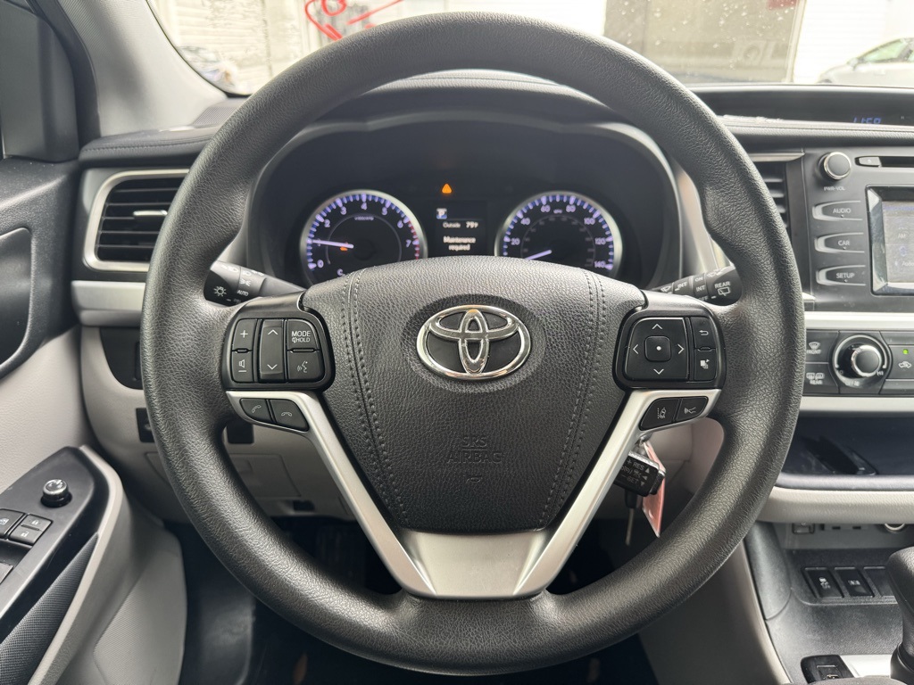 2019 Toyota Highlander LE photo 4