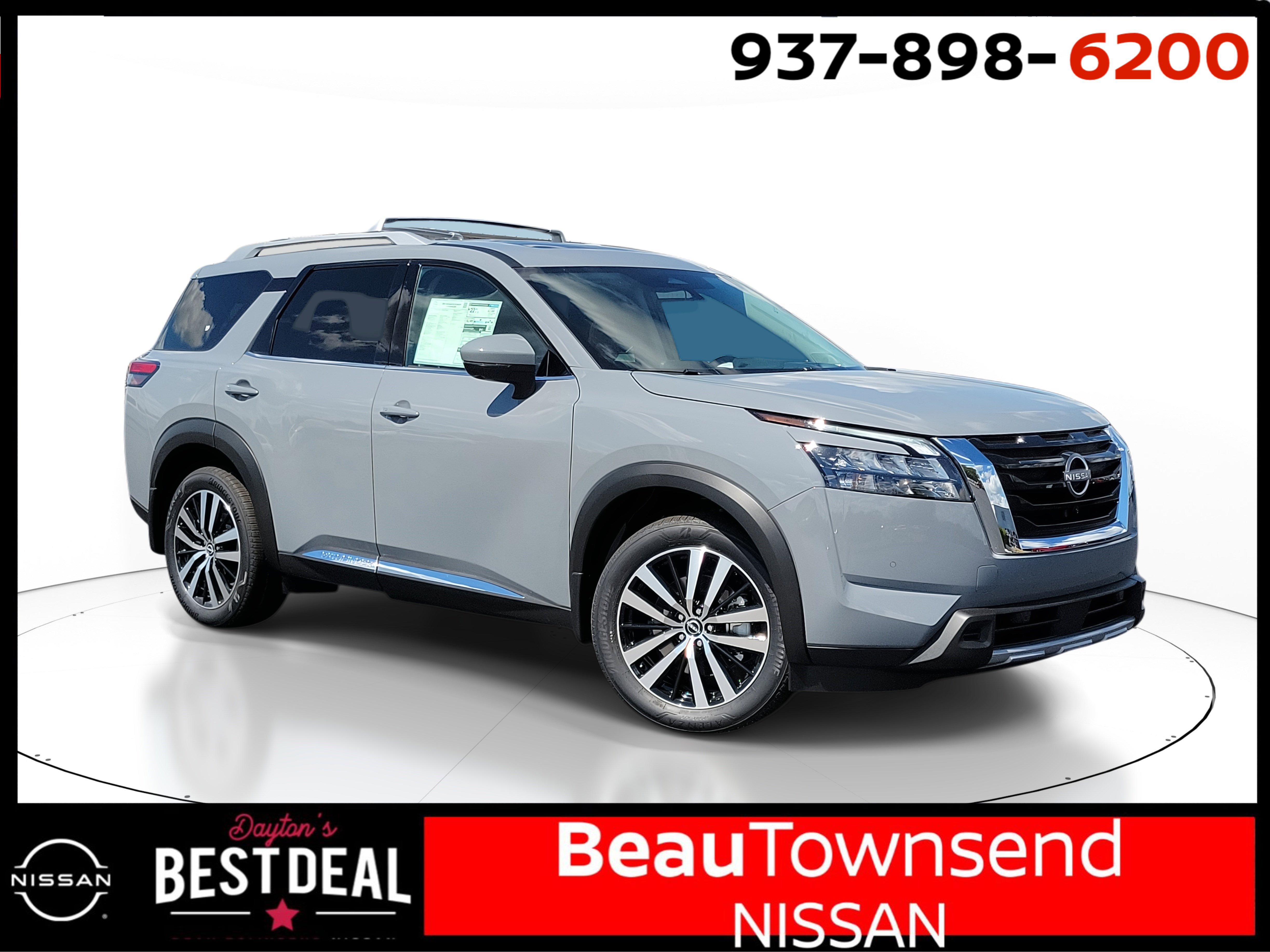 2025 Nissan Pathfinder Platinum's photo