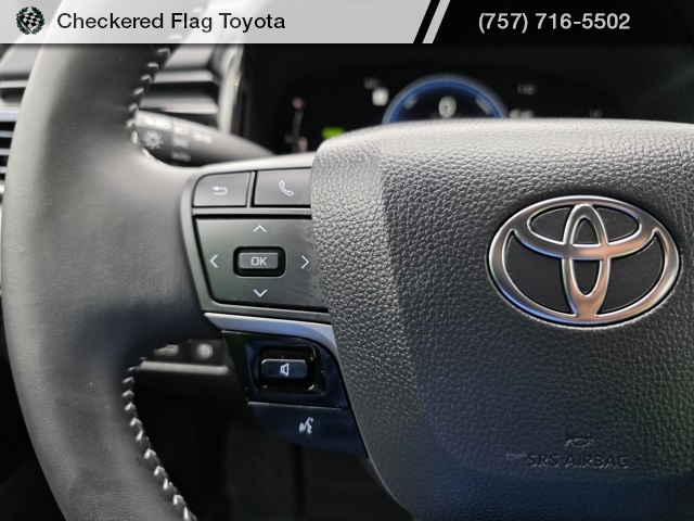 2025 Toyota Camry SE photo 26