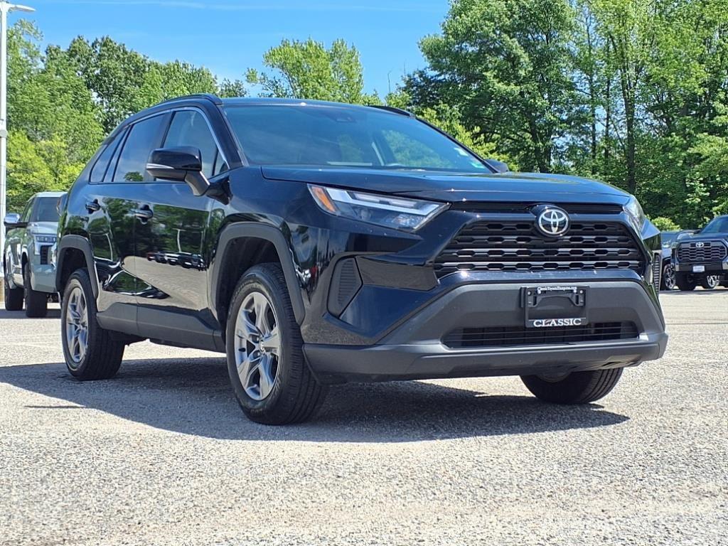 2024 Toyota RAV4 XLE photo 2