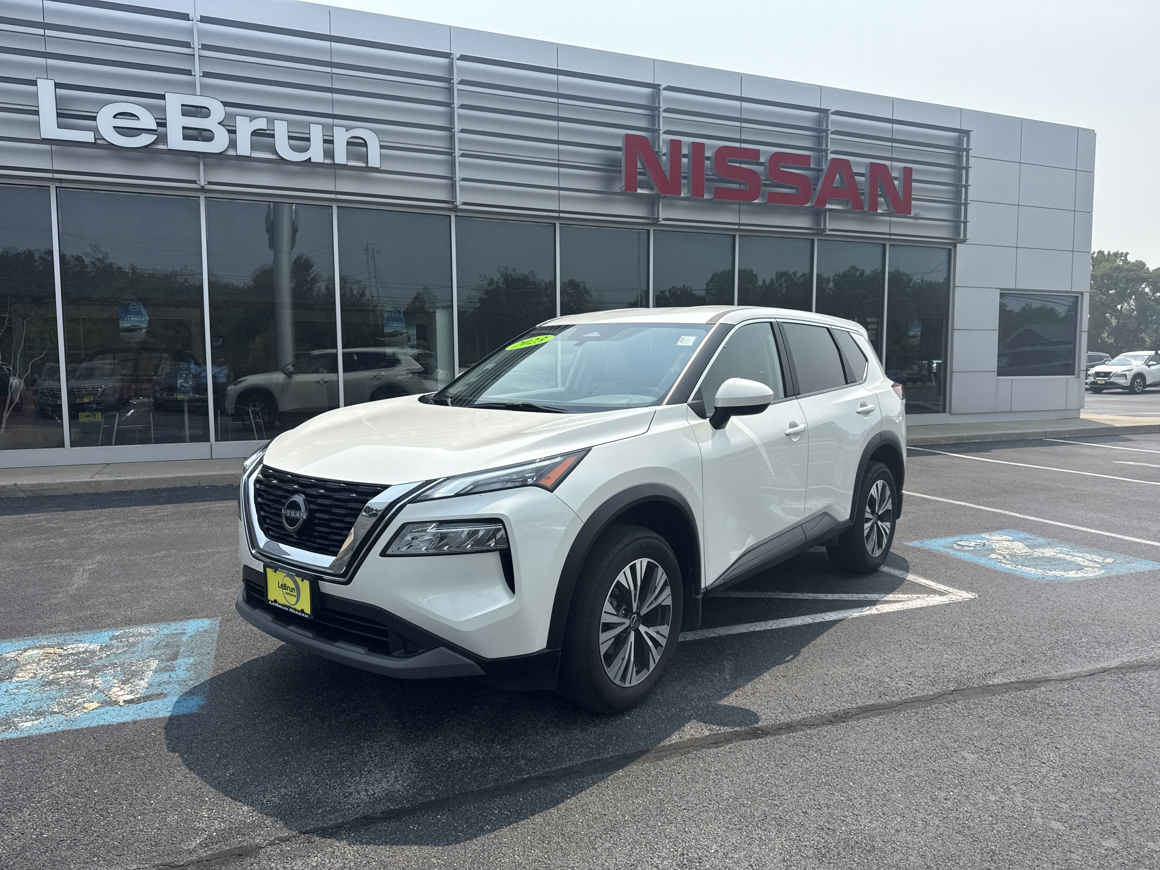 2023 Nissan Rogue SV's photo