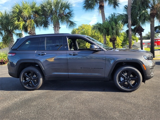2025 Jeep Grand Cherokee Limited photo 4
