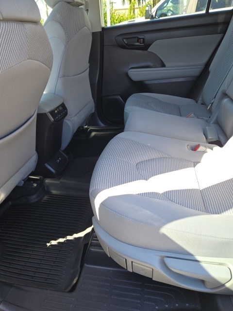 2021 Toyota Highlander L photo 29