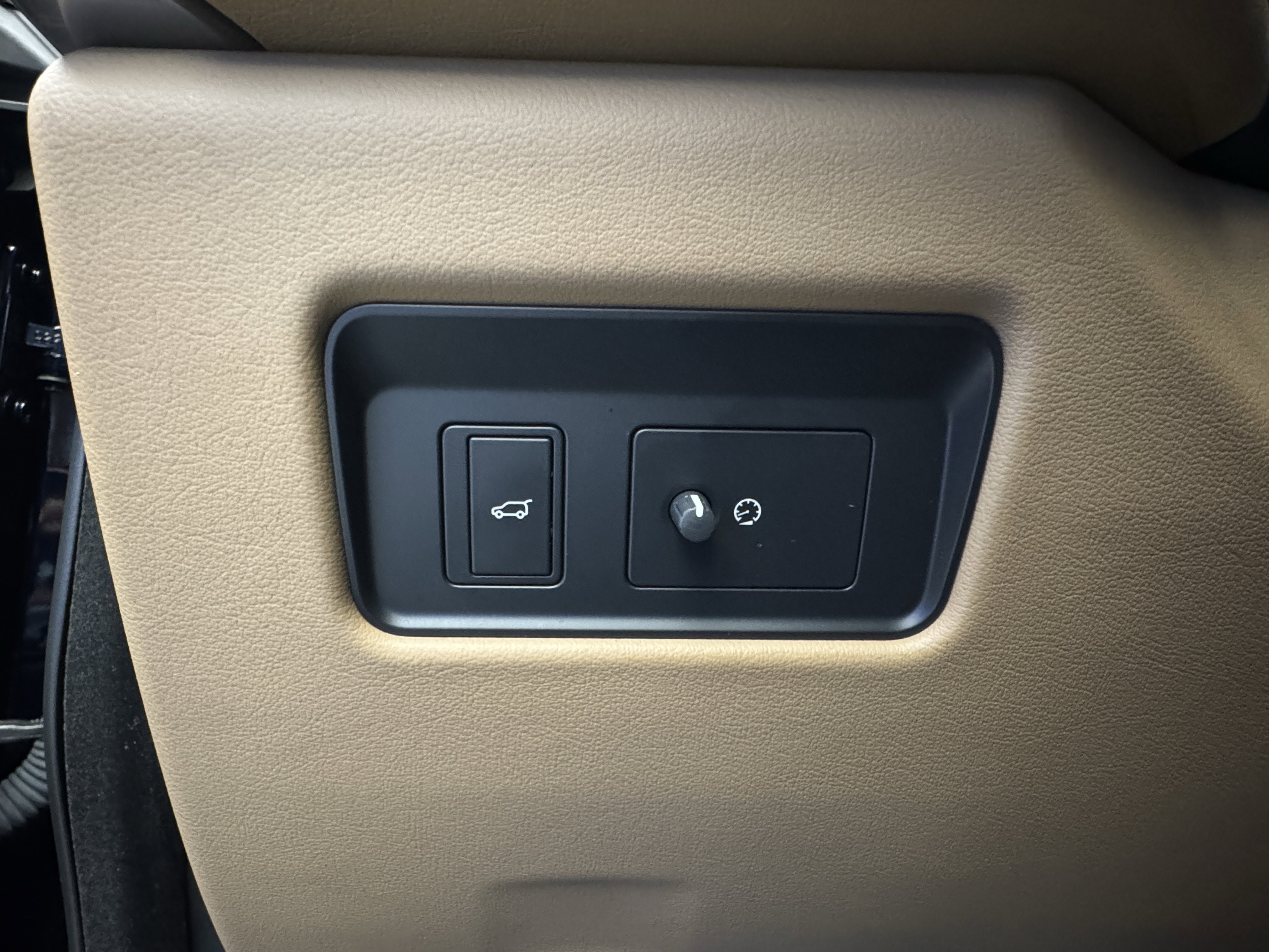 2023 Jaguar F-PACE P250 S photo 2