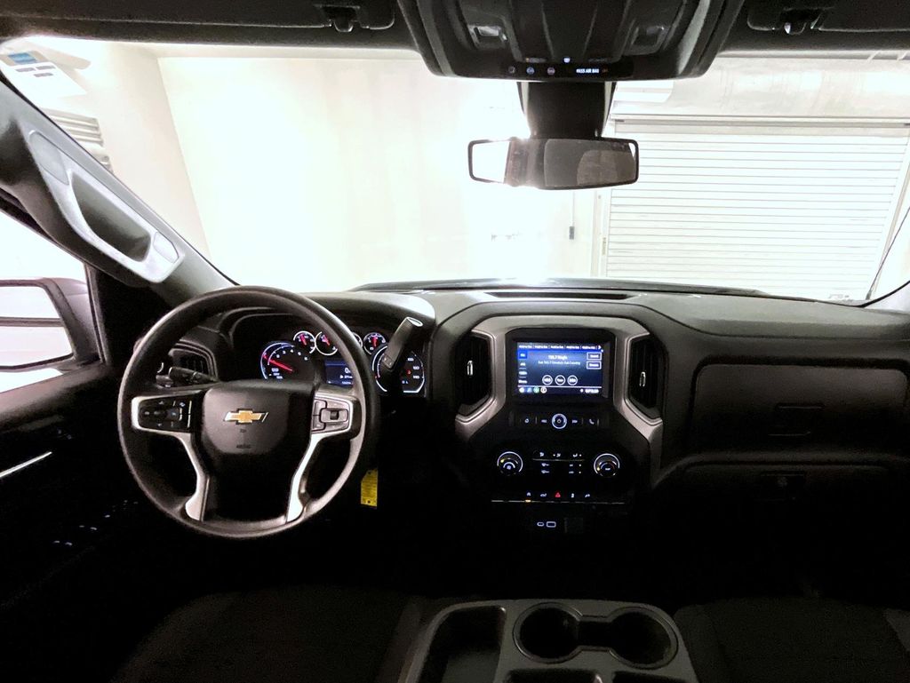 2022 Chevrolet Silverado 1500 Custom photo 13