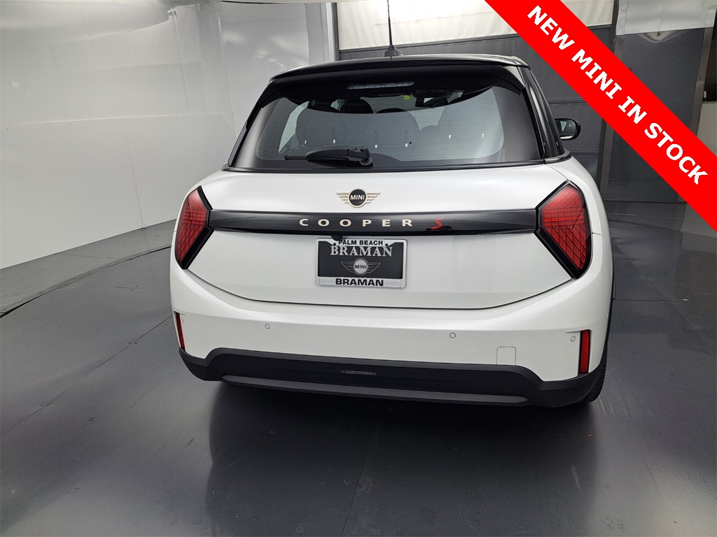2025 Mini Cooper 4 Door Hardtop Signature photo 2