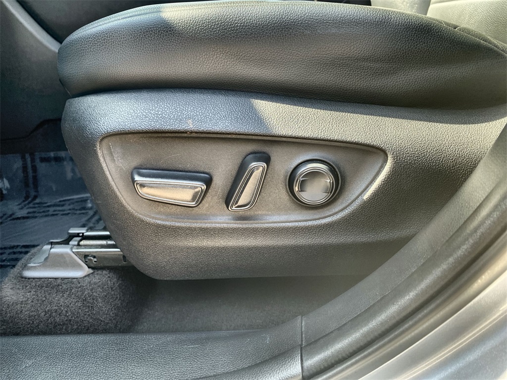 2023 Toyota Highlander XLE photo 11