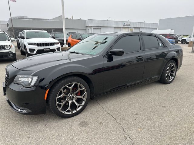 2015 Chrysler 300 S's photo