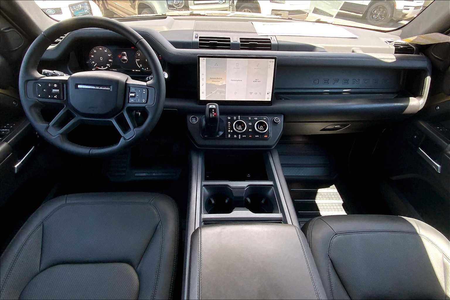 2025 Land Rover Defender 110 X-Dynamic SE photo 5