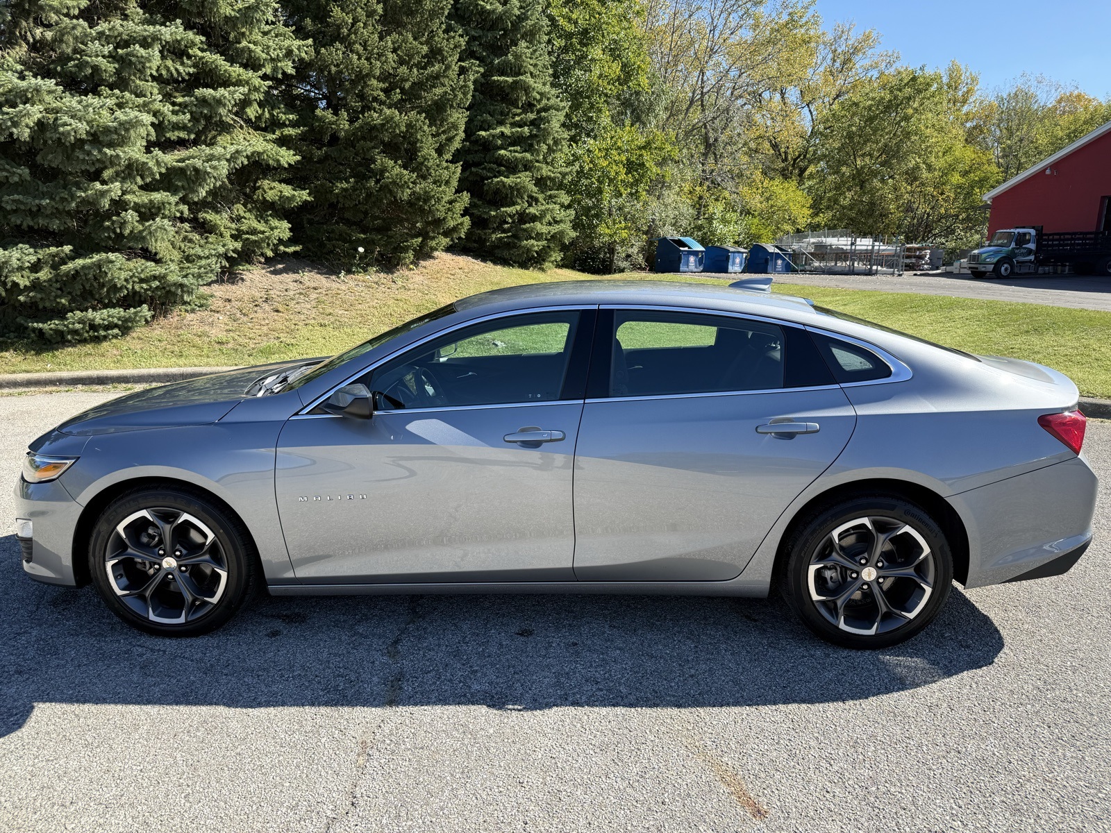 2023 Chevrolet Malibu 1LT photo 2