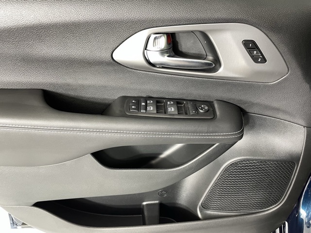 2025 Chrysler Pacifica photo 15