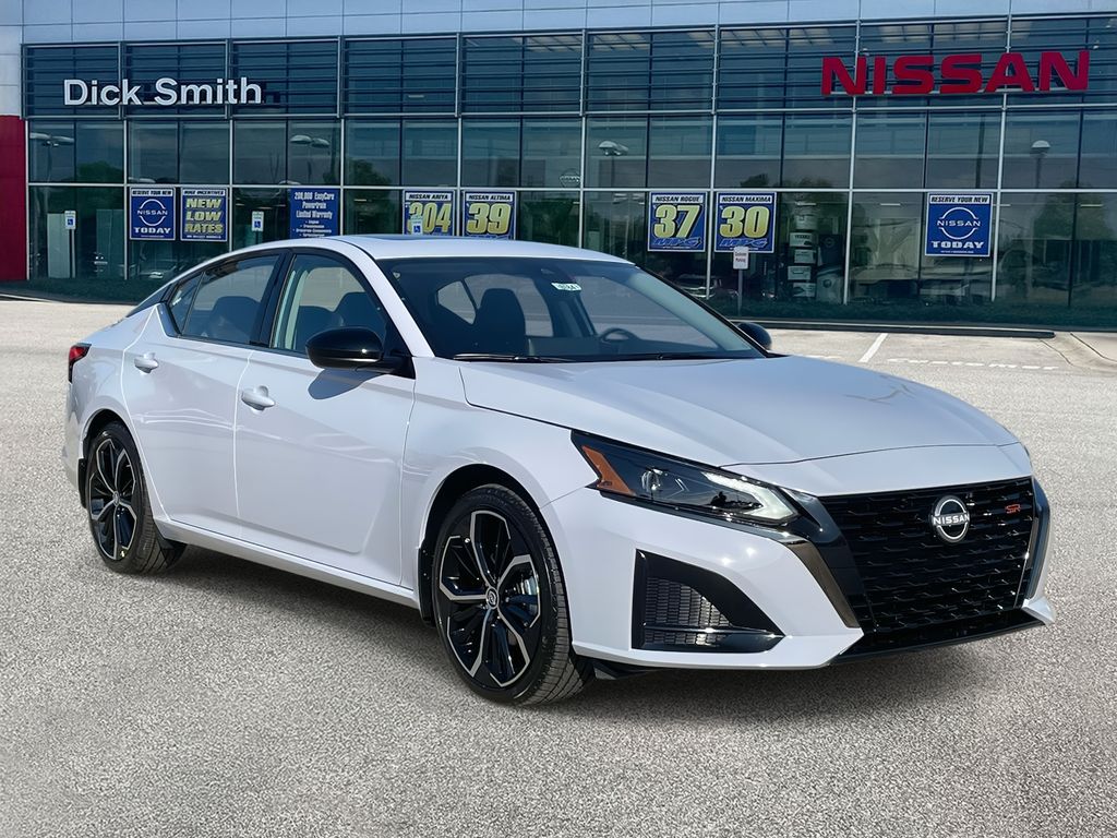 2025 Nissan Altima SR's photo