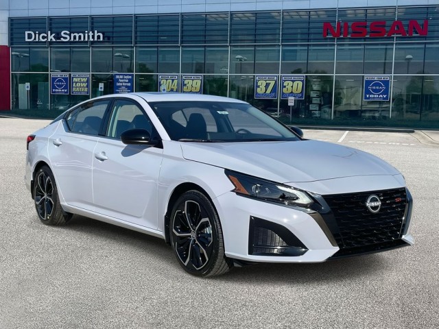 2025 Nissan Altima SR's photo