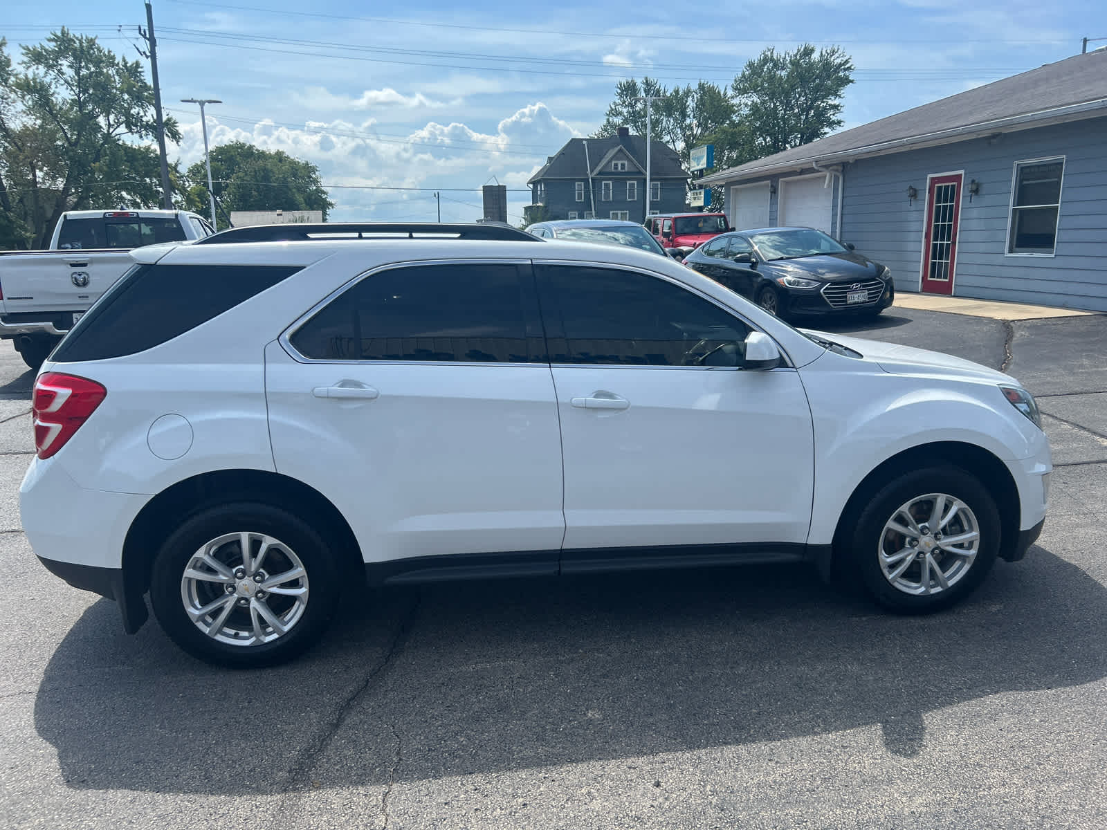 2017 Chevrolet Equinox LT photo 6
