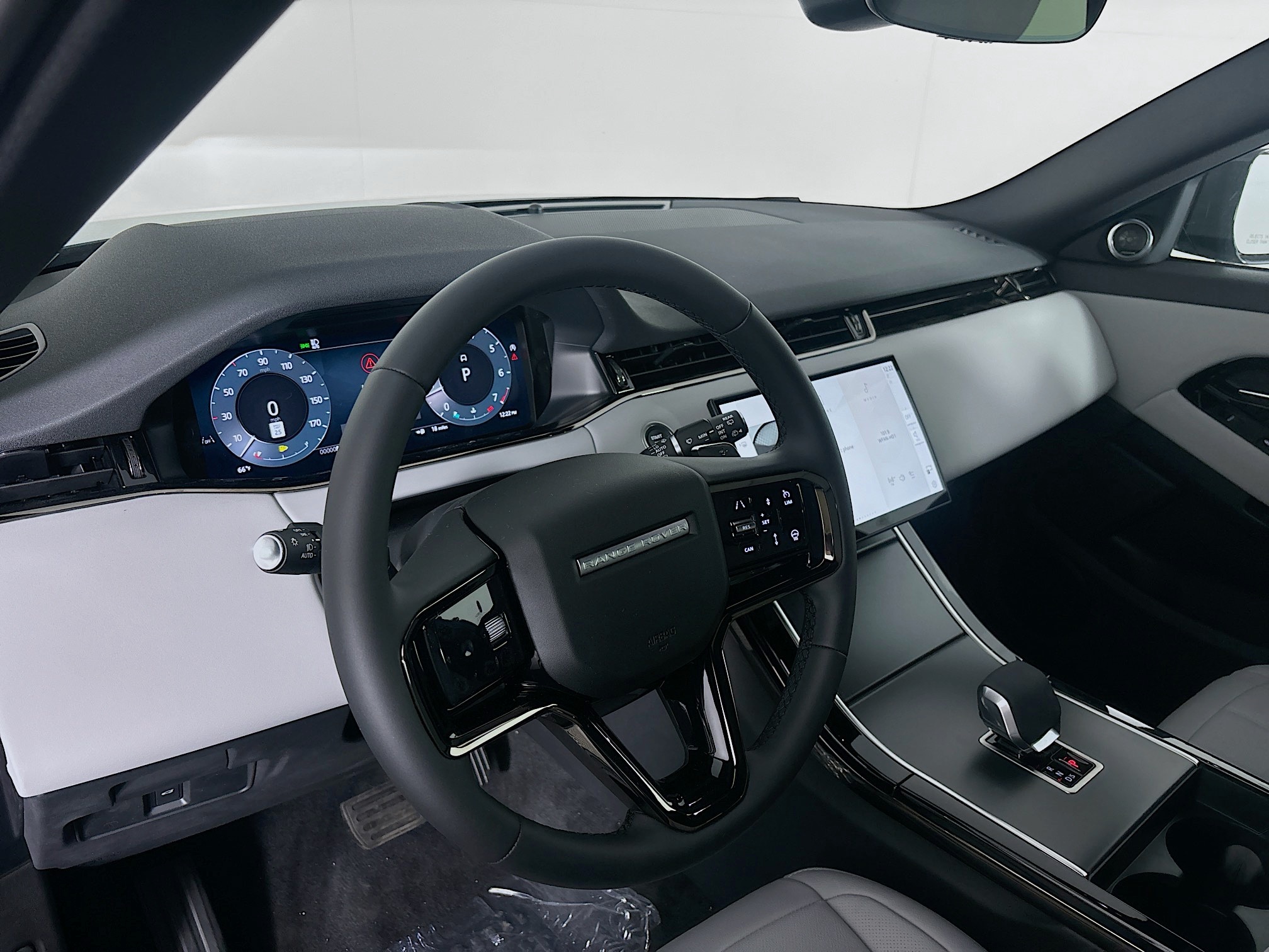2026 Land Rover Range Rover Evoque S photo 9